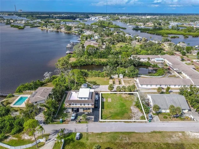 524 Doric Court, TARPON SPRINGS