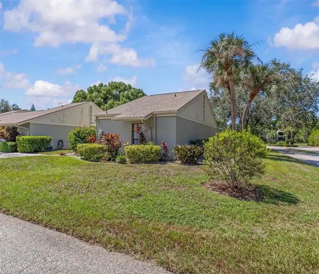 1 Windrush Bay Drive, TARPON SPRINGS
