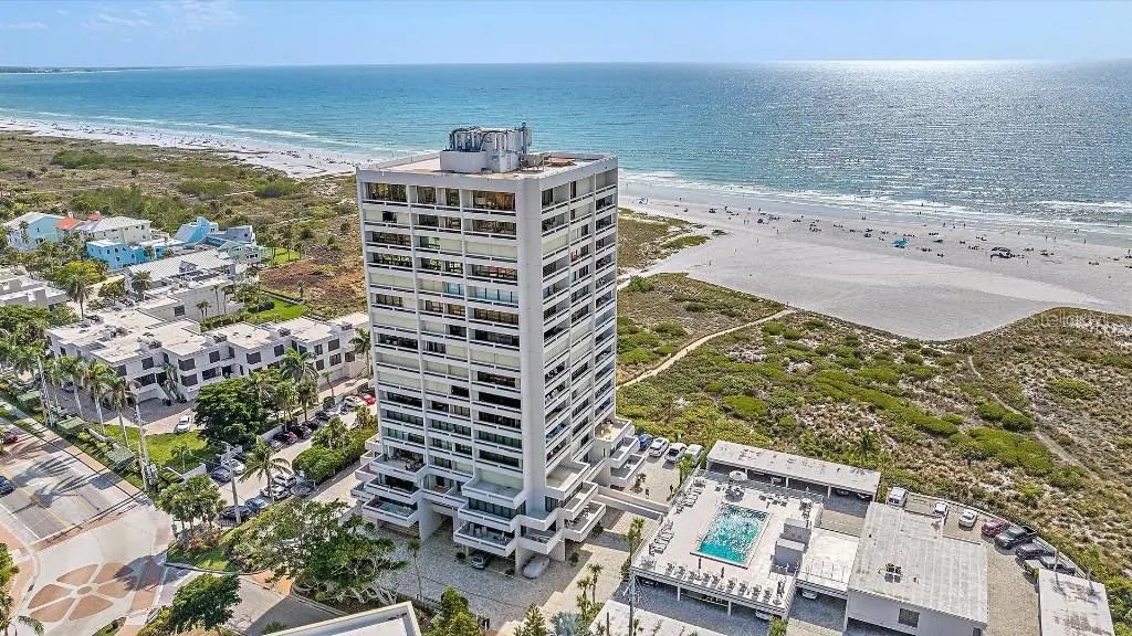 5400 Ocean Boulevard 8-04