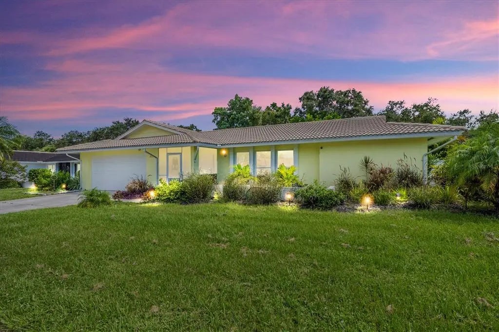 2920 Captiva Drive, SARASOTA