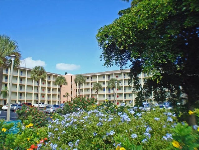 3772 Lake Bayshore Drive K-517, BRADENTON