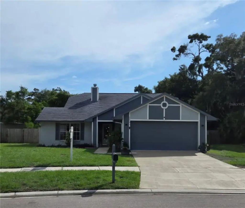 2041 Shadow Pine Drive, BRANDON