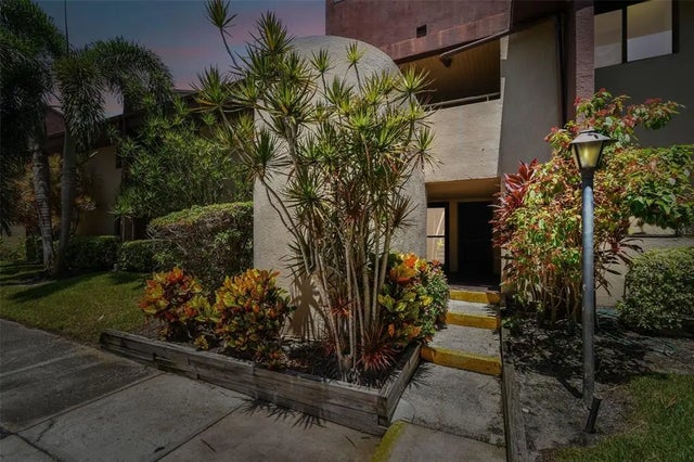 880 S Village Lake Drive N 106, ST PETERSBURG