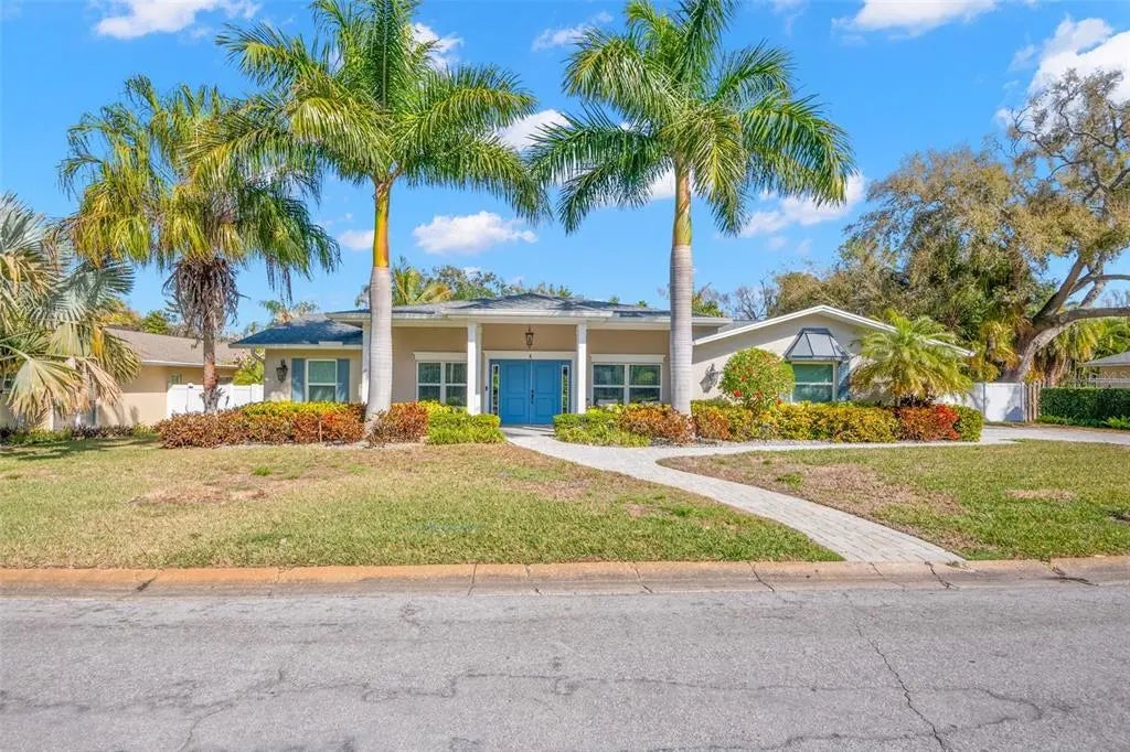 8 Ambleside Drive, BELLEAIR