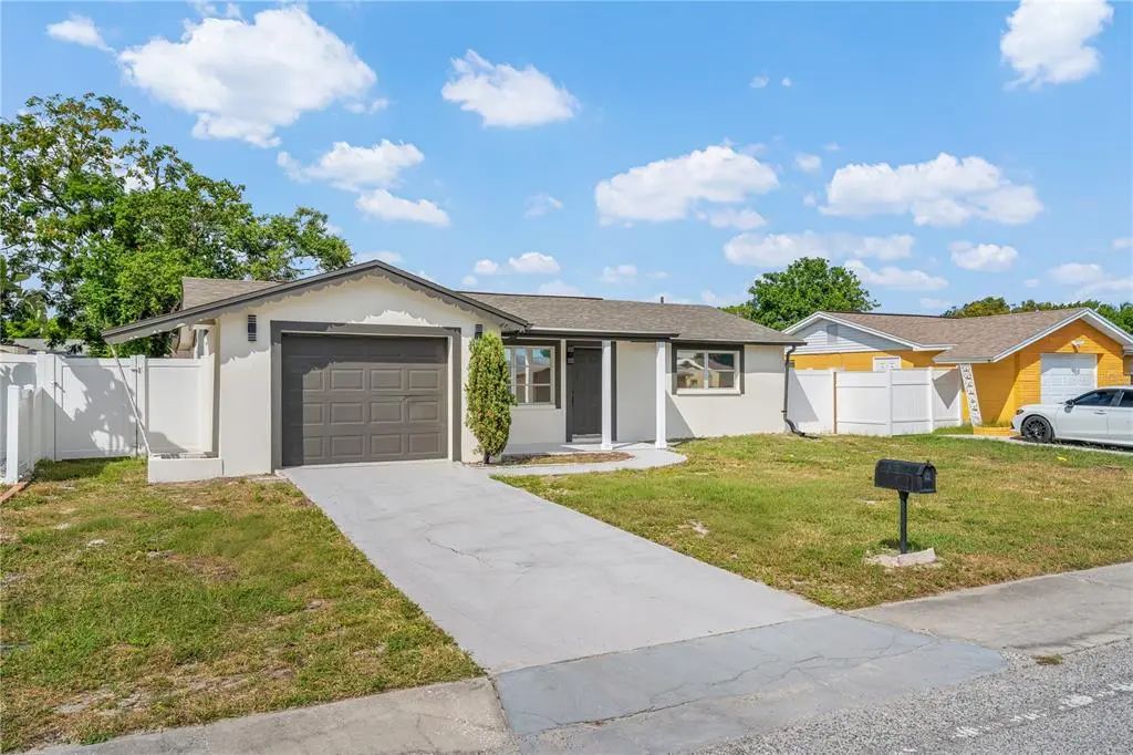 3041 Holiday Lake Drive, HOLIDAY