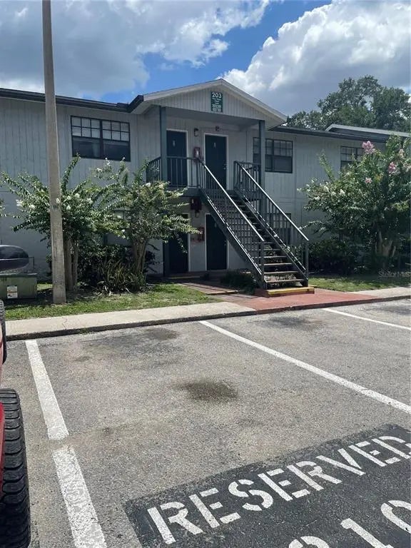 203 Pine Violet Court 202, TAMPA