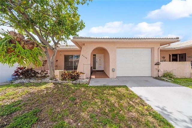 5428 Larchmont Court N 5428, PINELLAS PARK
