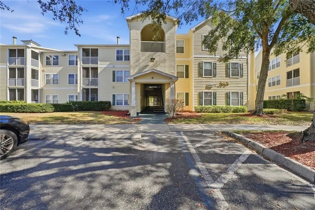 18311 Bridle Club Drive, TAMPA