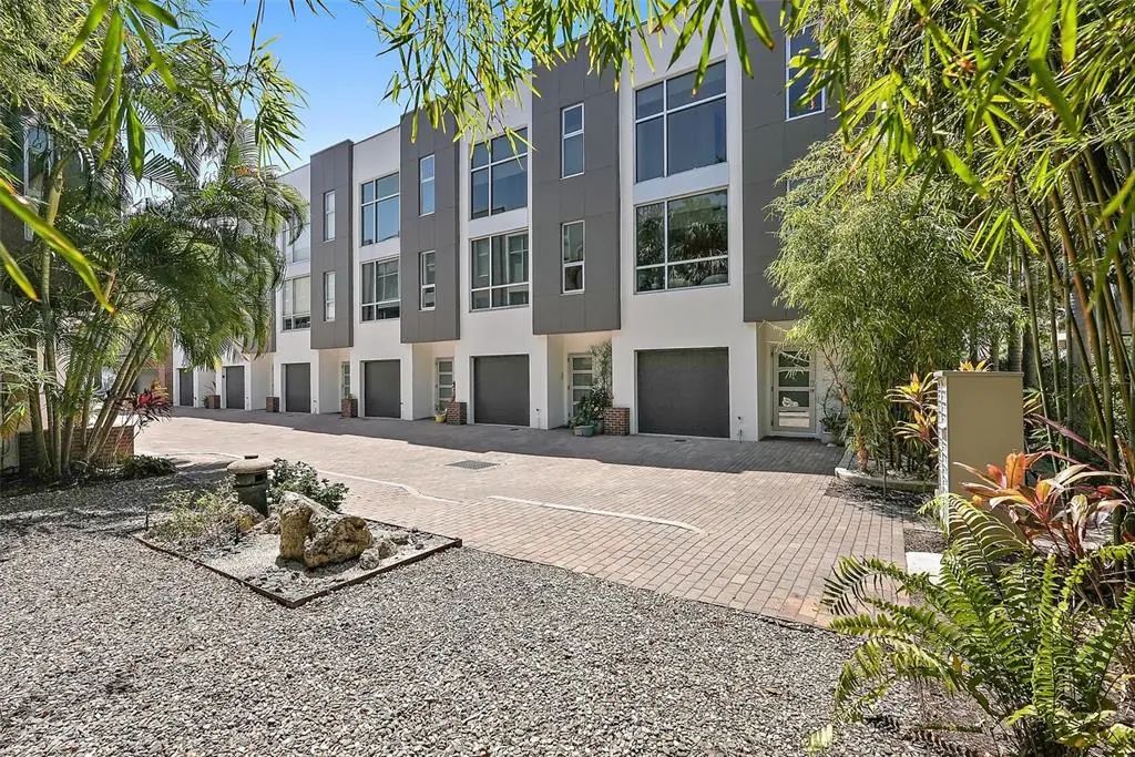 325 5th Avenue South 9, ST. PETERSBURG
