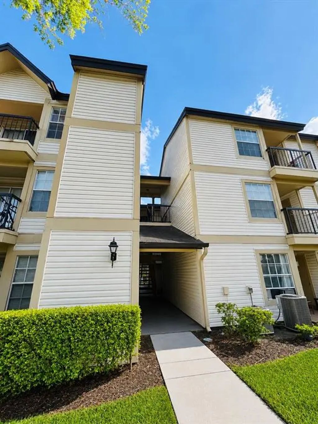 1908 Lake Atriums Circle 9, ORLANDO