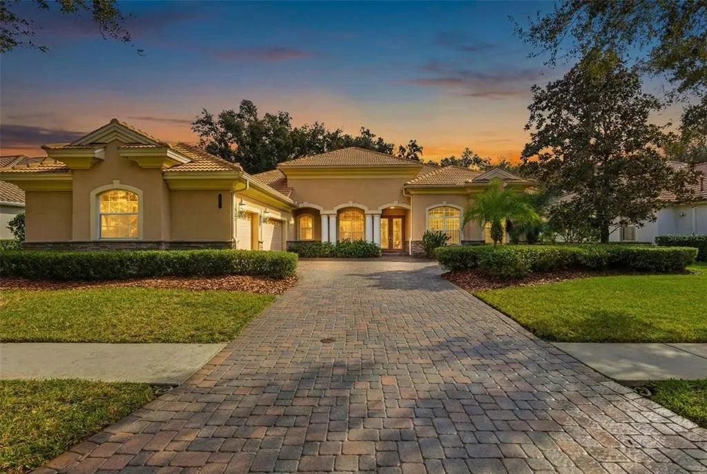 8453 Dunham Station Drive, TAMPA