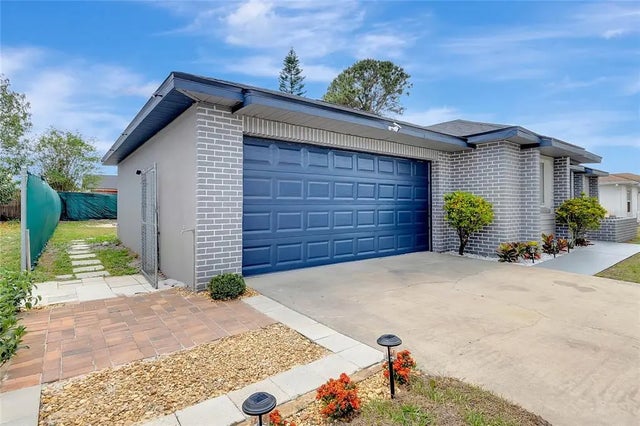 523 Floral Drive, KISSIMMEE