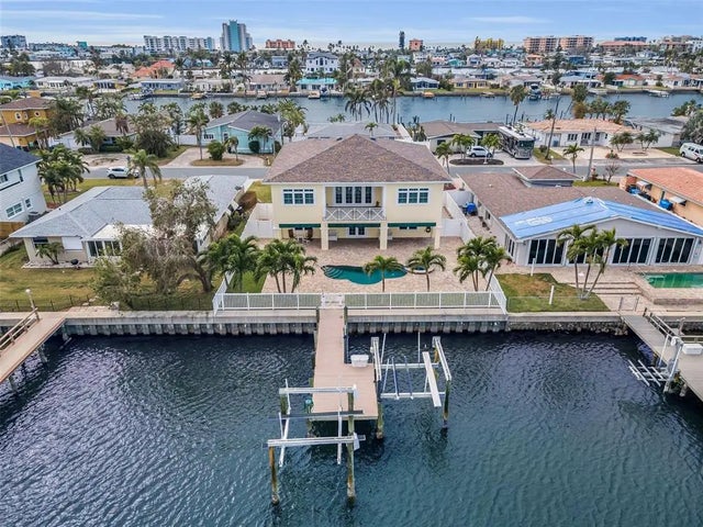 11325 5th Street E, TREASURE ISLAND