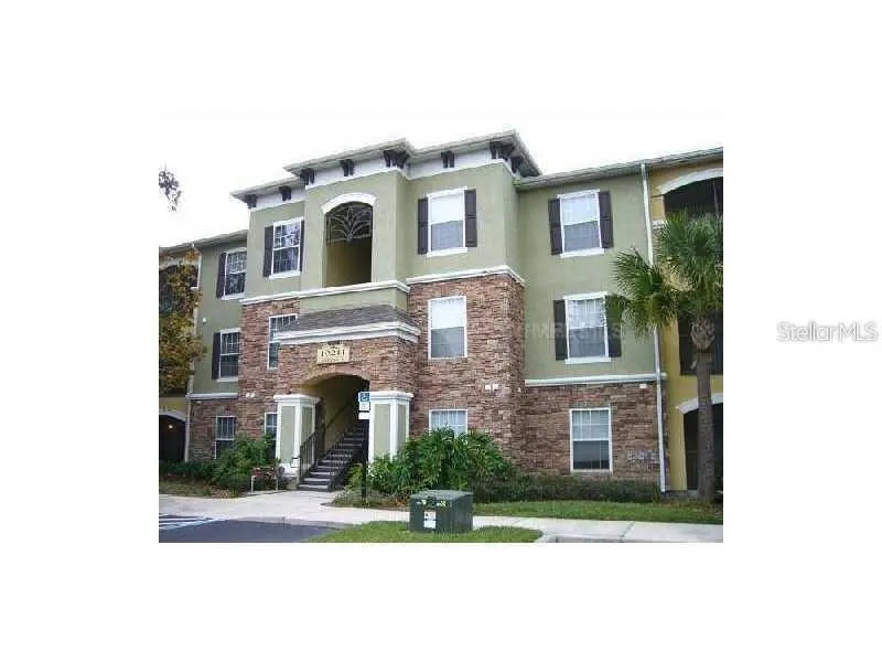 10211 Courtney Palms Boulevard 201, TAMPA