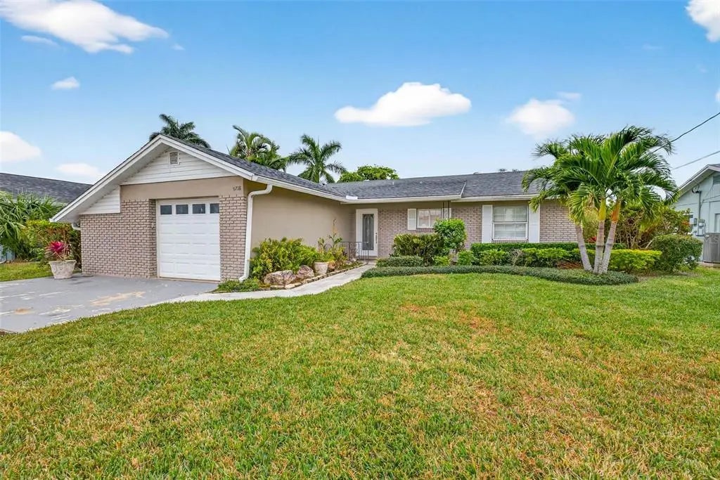 8718 Tahiti Lane, TAMPA