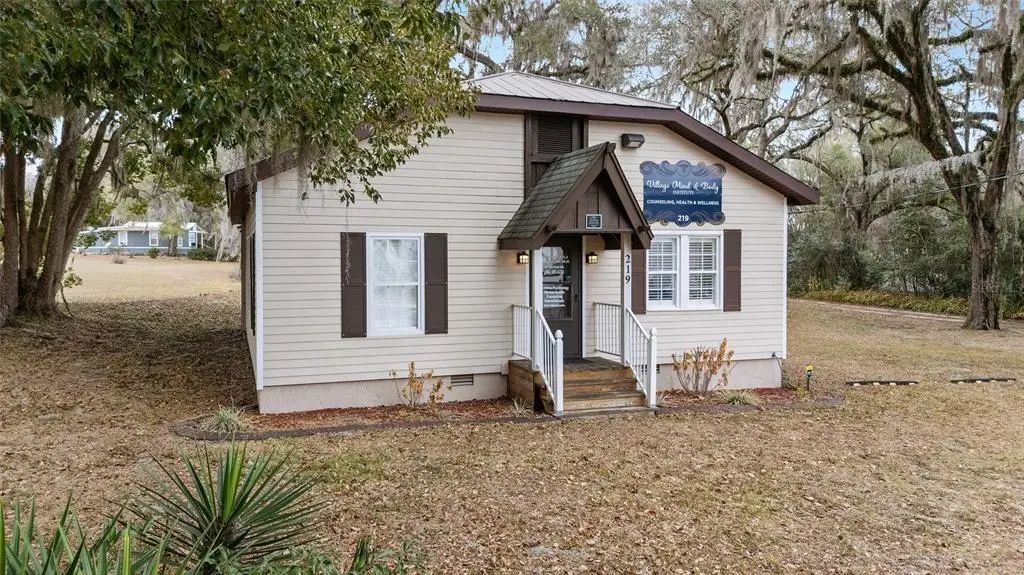 219 W Mcclendon Street, LADY LAKE