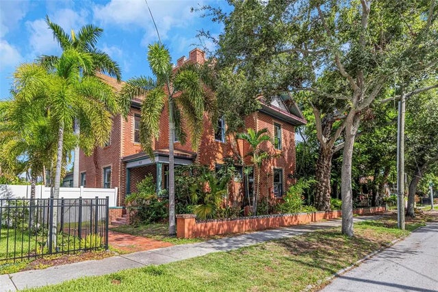 950 12th Street N, ST PETERSBURG