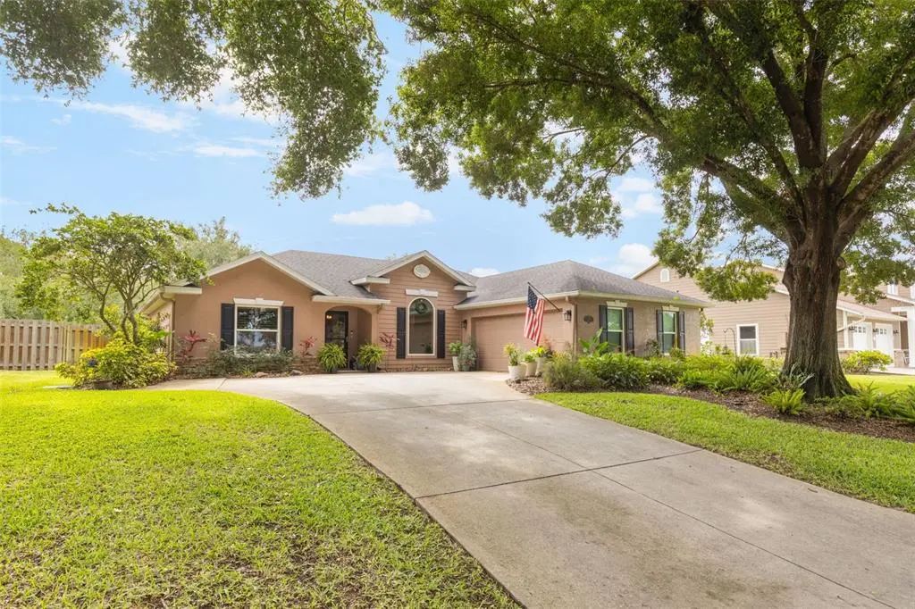 1095 Club Hills Drive, EUSTIS