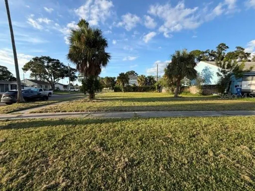247 81st Avenue N, ST PETERSBURG