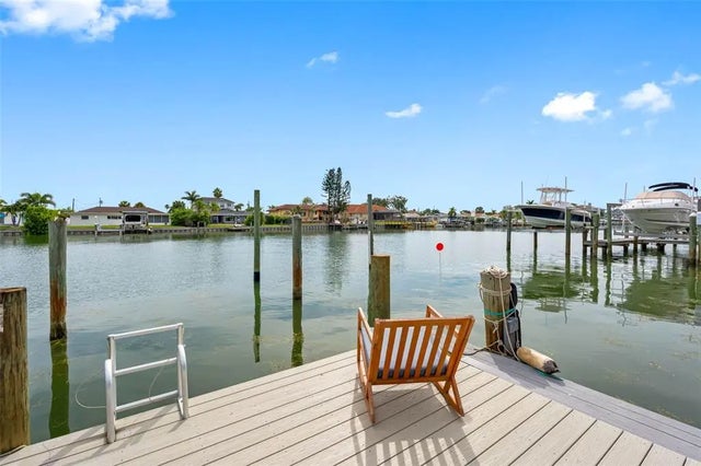 311 Island Way 104, CLEARWATER BEACH