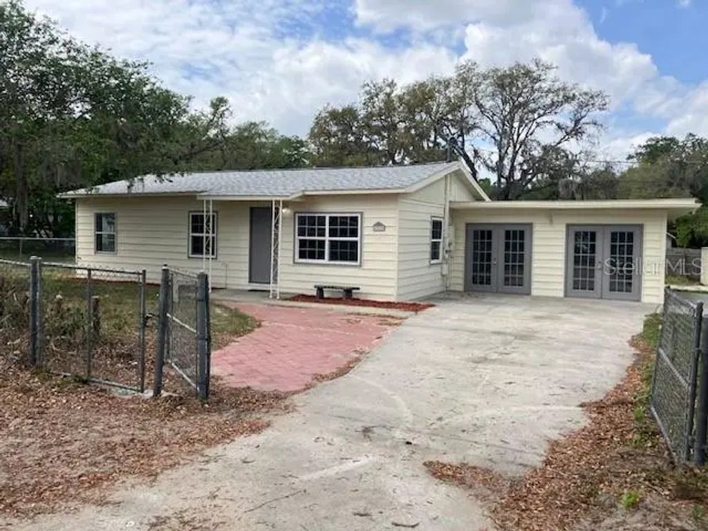 1219 Snowberger Avenue, LEESBURG