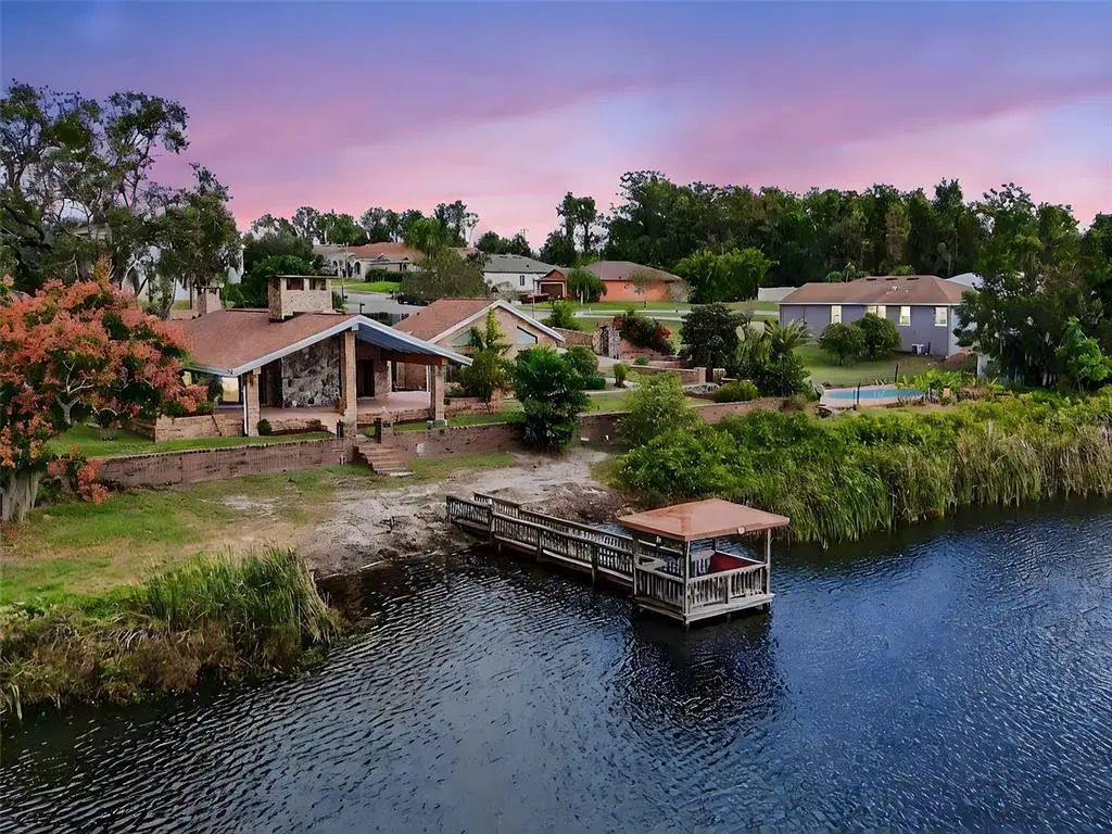 1910 College Park Drive, TAVARES