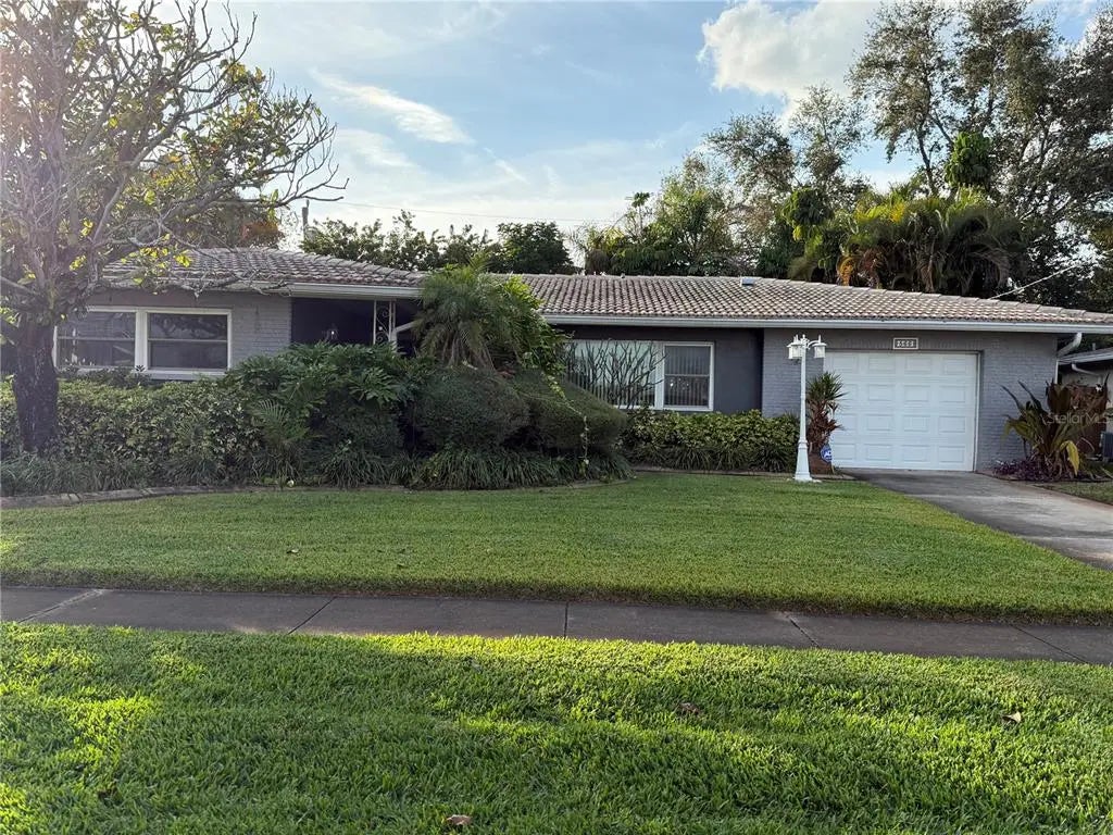 566 E Park Drive, LARGO