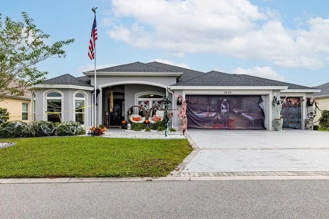 5835 Tupper Court, THE VILLAGES