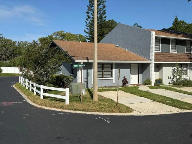 1200 Abbey Crescent Lane, CLEARWATER