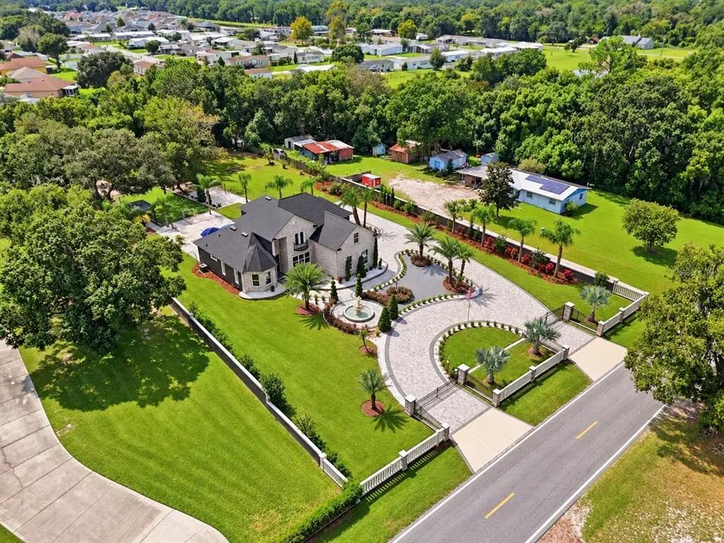 416 W Socrum Loop Road, LAKELAND