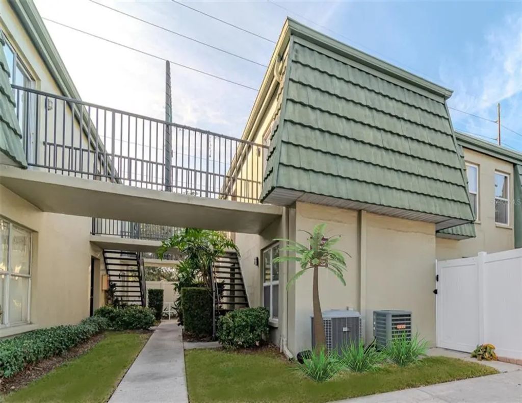 1799 N Highland Avenue 22, CLEARWATER