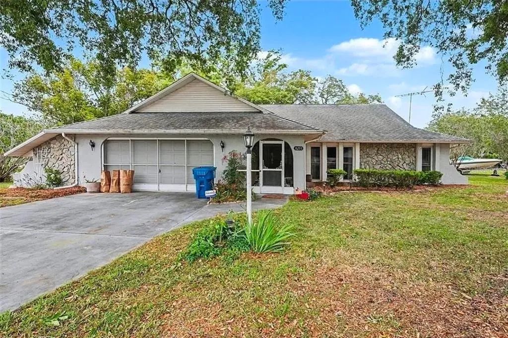 8251 Earlshire Lane, SPRING HILL