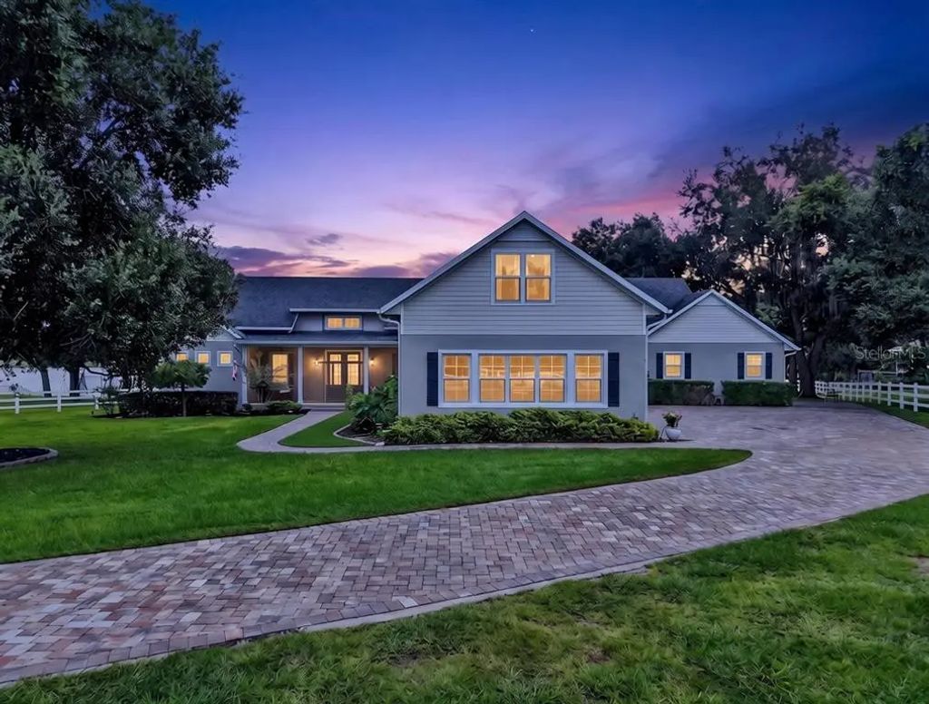 10725 Dark Water Court, MINNEOLA