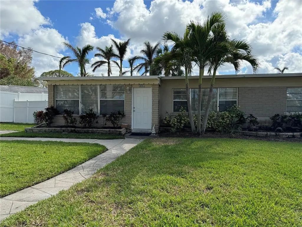 301 Colonia Lane W, NOKOMIS