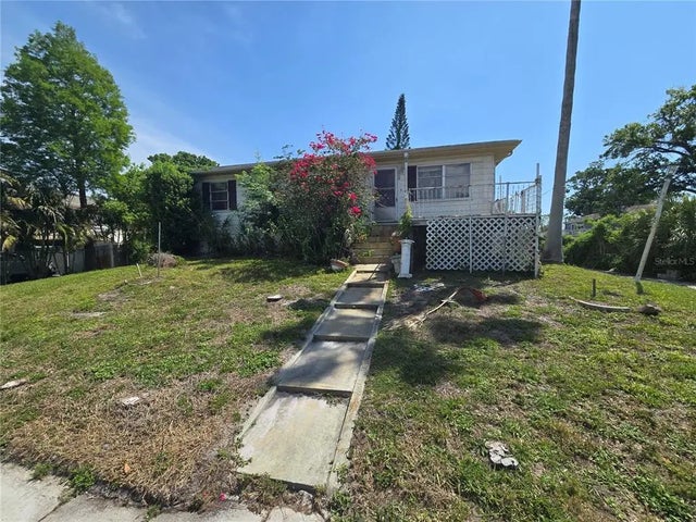 613 Chestnut Street, OLDSMAR