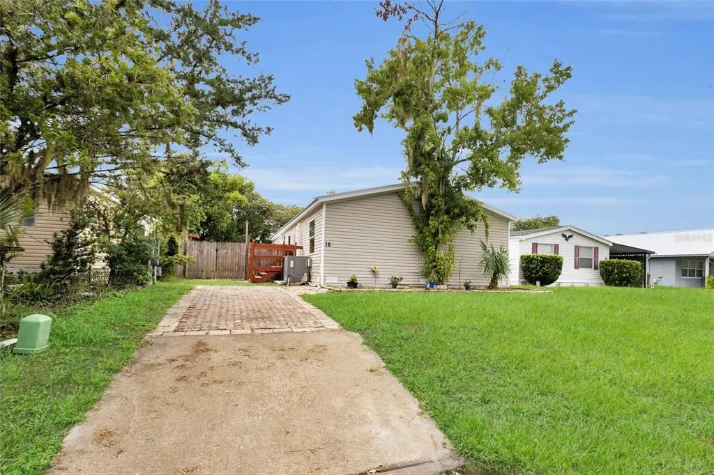 16 Cayman Circle, UMATILLA
