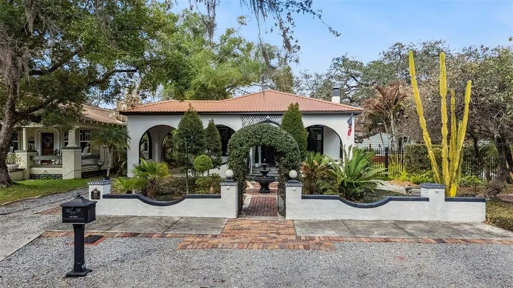 926 E Shadowlawn Avenue, TAMPA