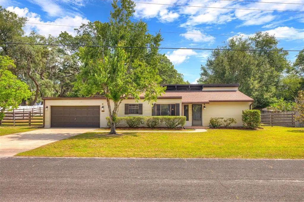 202 Sandspur Lane, DELAND