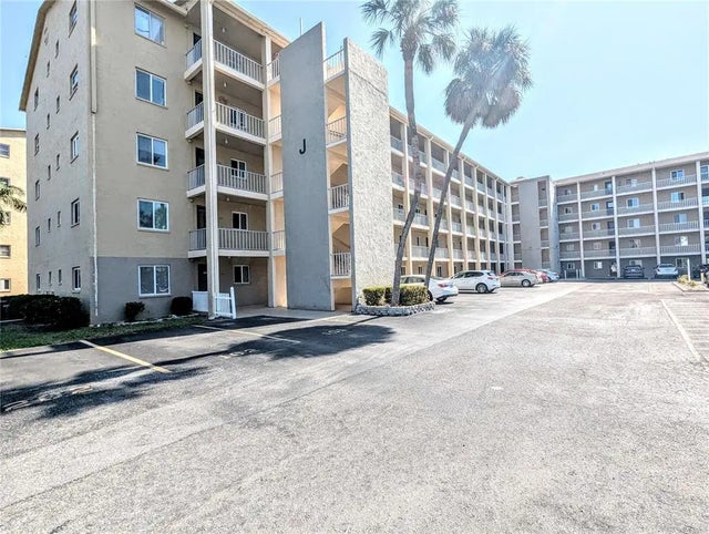 3559 Lake Bayshore Drive J-204, BRADENTON