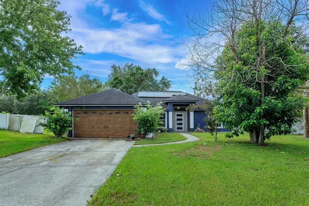 3905 Whispering Pine Court, MASCOTTE