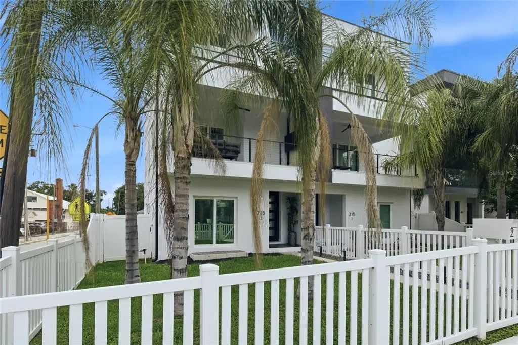 215 W Columbus Drive 2, TAMPA