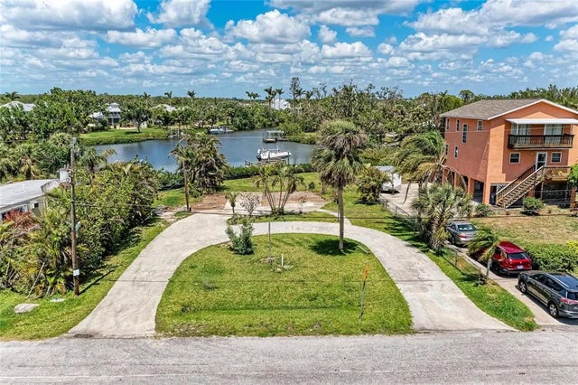 904 Lucille Avenue, NOKOMIS