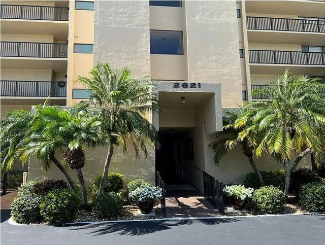 2621 Cove Cay Drive 407, CLEARWATER