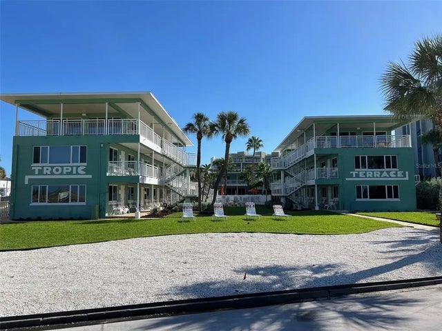 11730 Gulf Boulevard 15, TREASURE ISLAND
