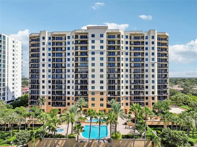 5823 Bowen Daniel Drive 902, TAMPA