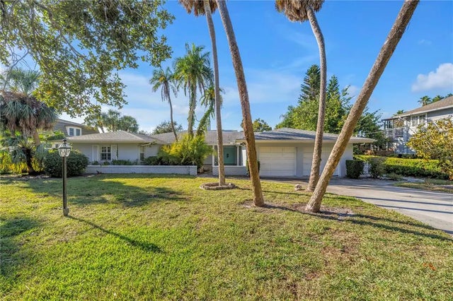 222 Harbor View Lane, LARGO
