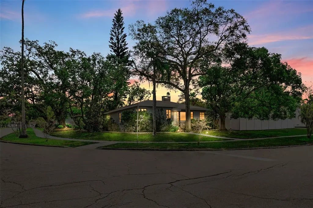 325 Orangeview Avenue, CLEARWATER