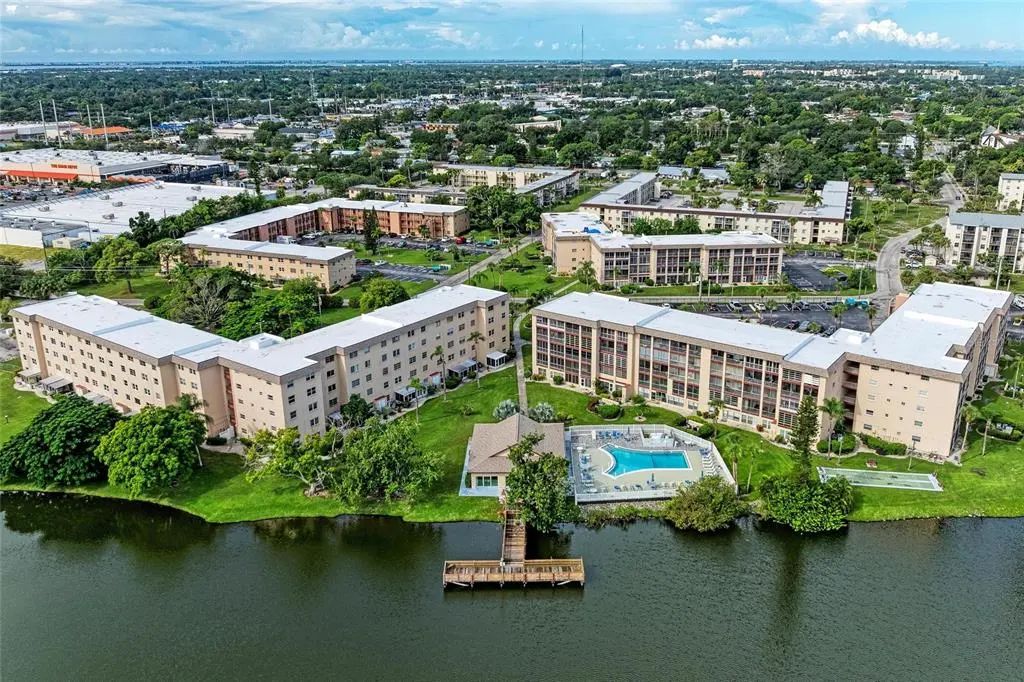 3893 Lake Bayshore Drive F211, BRADENTON