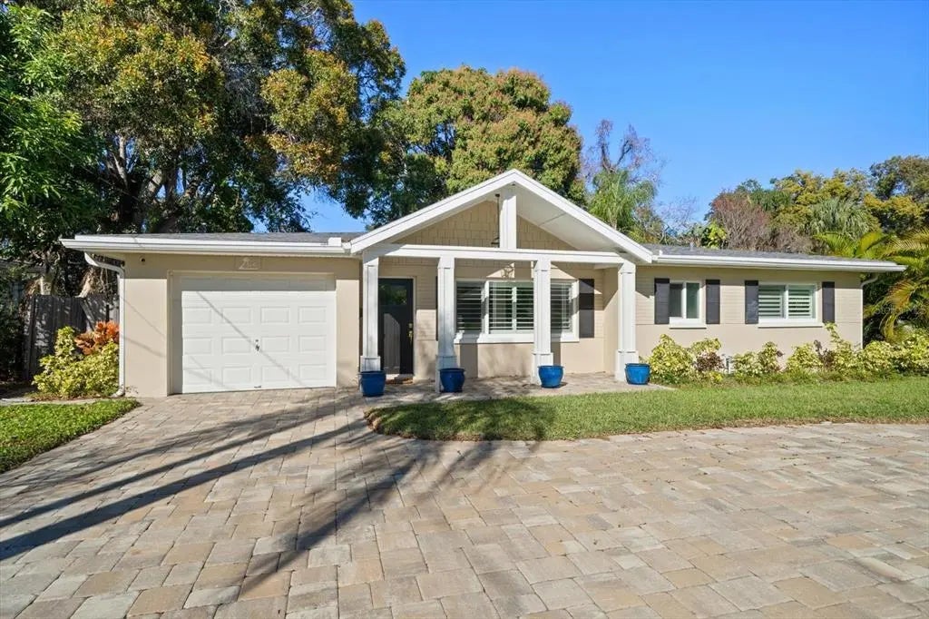 316 Barbara Circle, BELLEAIR