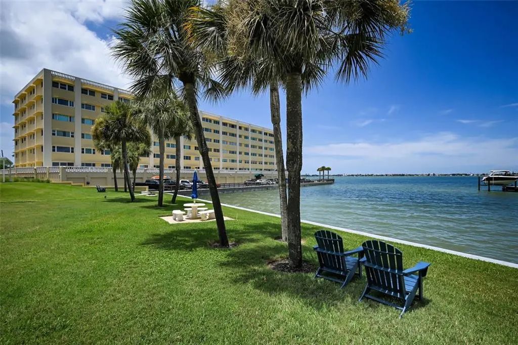 100 Bluff View Drive 211c, BELLEAIR BLUFFS